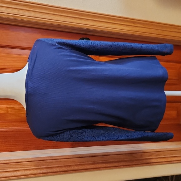 Top - Picture 2 of 3